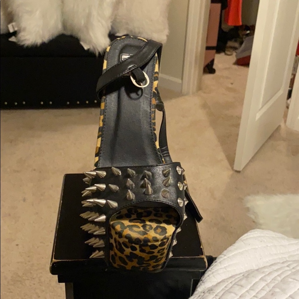 Shoes - Picture 3 of 3